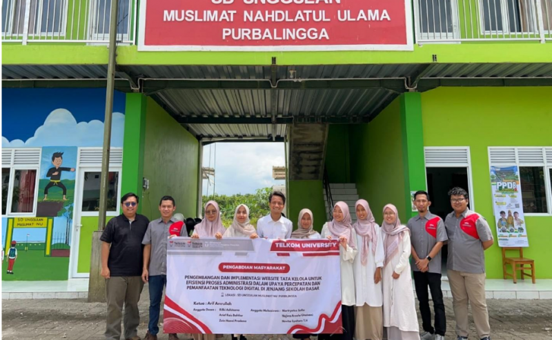 Dosen dan Mahasiswa Telkom University Purwokerto Gelar Pelatihan Website Administrasi Sekolah Terintegrasi di SD Unggulan Muslimat NU Purbalingga